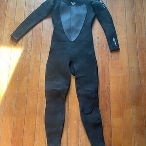 Black Roxy 3/2 wetsuit